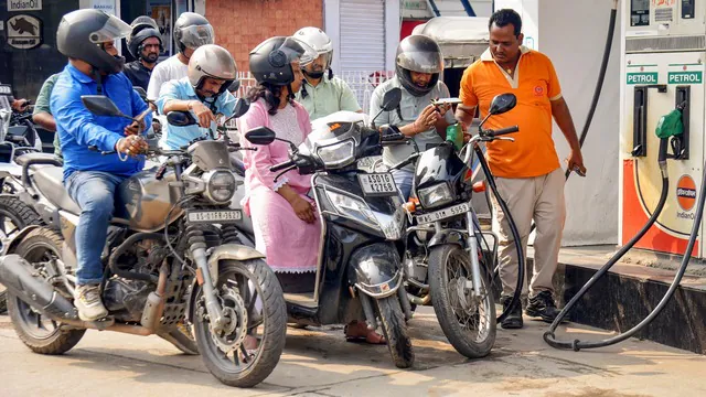रातों-रात फिर बढ़ गए पेट्रोल-डीजल के दाम! अब गाड़ी चलाना पड़ेगा भारी