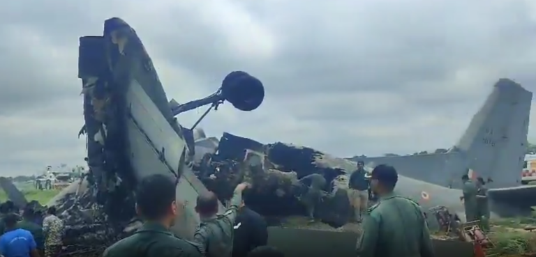 लैंडिंग के कुछ सेकेंड बाद हुआ धमाका! IAF का AN-32 विमान दो टुकड़ों में बंटा, एयरबेस पर मचा हड़कंप