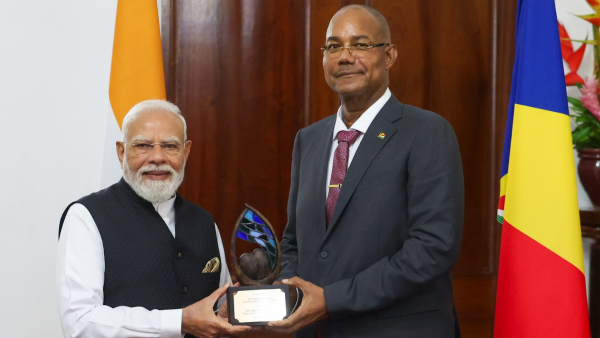 पीएम मोदी को सेशेल्स में मिला गार्ड ऑफ ऑनर, भारत-सेशेल्स रिश्तों को मिली नई रफ्तार