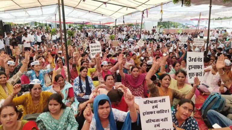 राजस्थान में थर्ड ग्रेड टीचर्स का आंदोलन तेज, ट्रांसफर पॉलिसी को लेकर जयपुर में धरना जारी