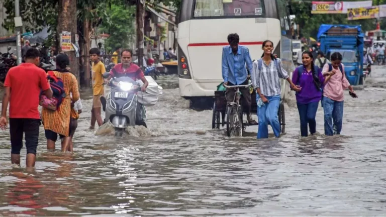 बारिश का कहर! अमरनाथ यात्रा रुकी, दिल्ली-NCR में जलभराव; बिहार में 300 घर डूबे