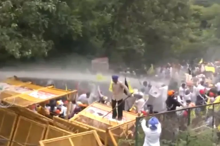 चंडीगढ़ में सिख कैदियों की रिहाई को लेकर बवाल, ‘कौमी इंसाफ मोर्चा’ के मार्च पर पुलिस ने छोड़ी आंसू गैस और चलाया वॉटर कैनन