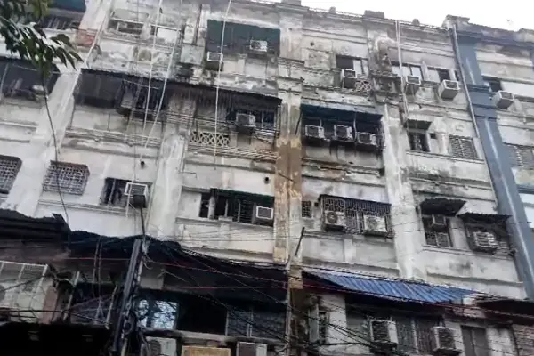कोलकाता की 5 मंजिला बिल्डिंग में भीषण आग, 9 की मौत; 80 लोगों का रेस्क्यू