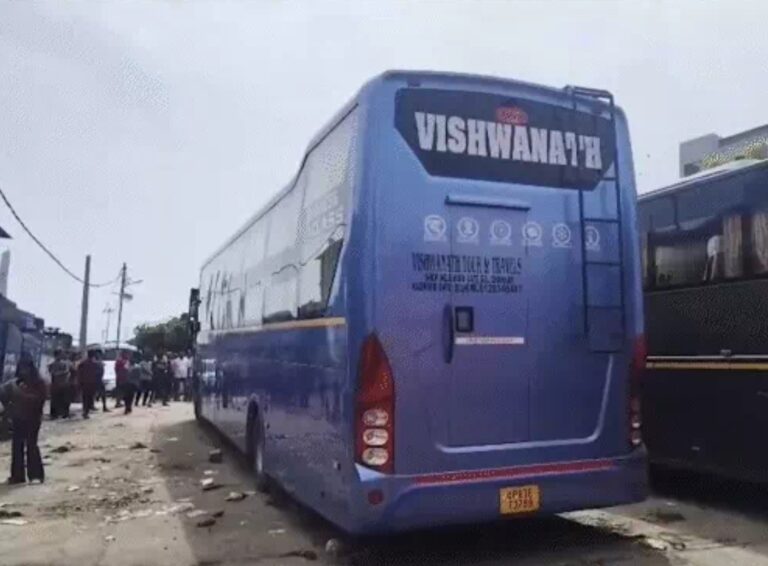 दिल्ली में नाबालिग छात्रा से चलती बस में गैंगरेप का आरोप, ड्राइवर-कंडक्टर गिरफ्तार