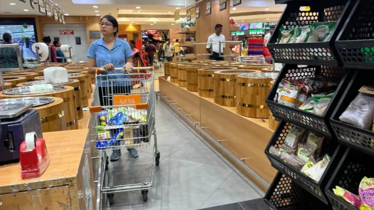 जुलाई में थोक महंगाई 9.78% पर आई, लेकिन खाने-पीने की चीजें महंगी