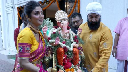 शिल्पा शेट्टी ने परिवार संग किया गणपति बप्पा का विसर्जन, ढोल की थाप पर जमकर थिरकीं